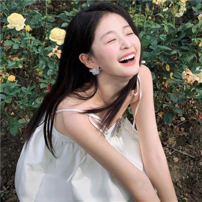 皎若云间月
